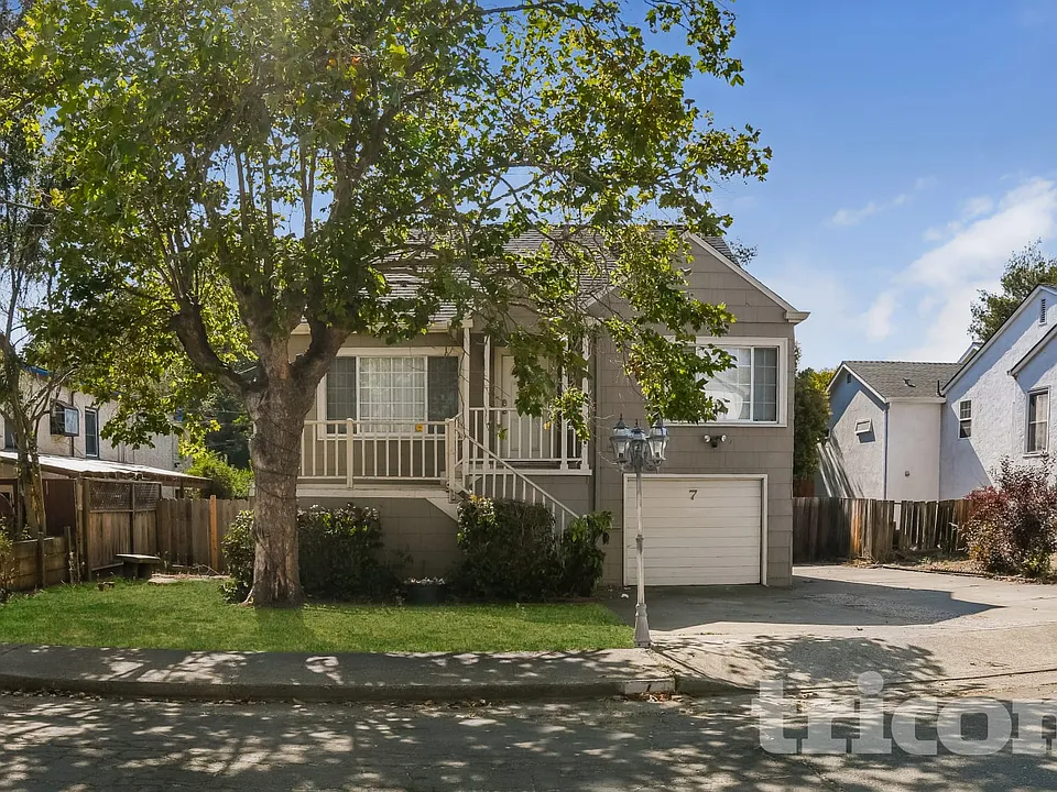7 Howard Ave
