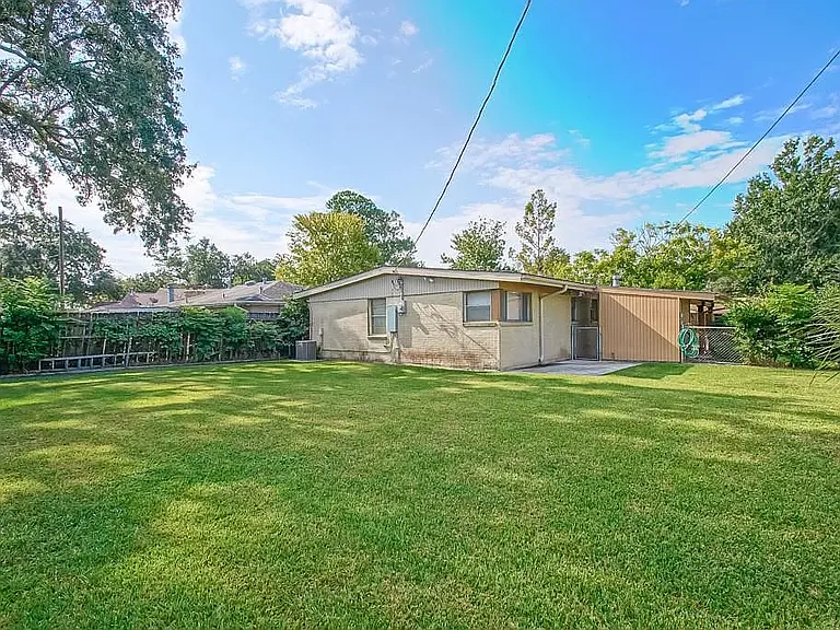 9817 Martha Ln — Photo 9