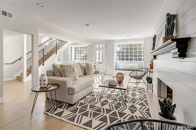 2817 W 33rd Ave #1 — Photo 9