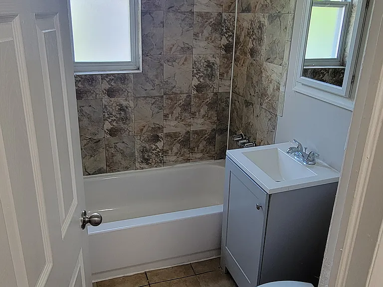 Ridley Town Manor — Photo 5