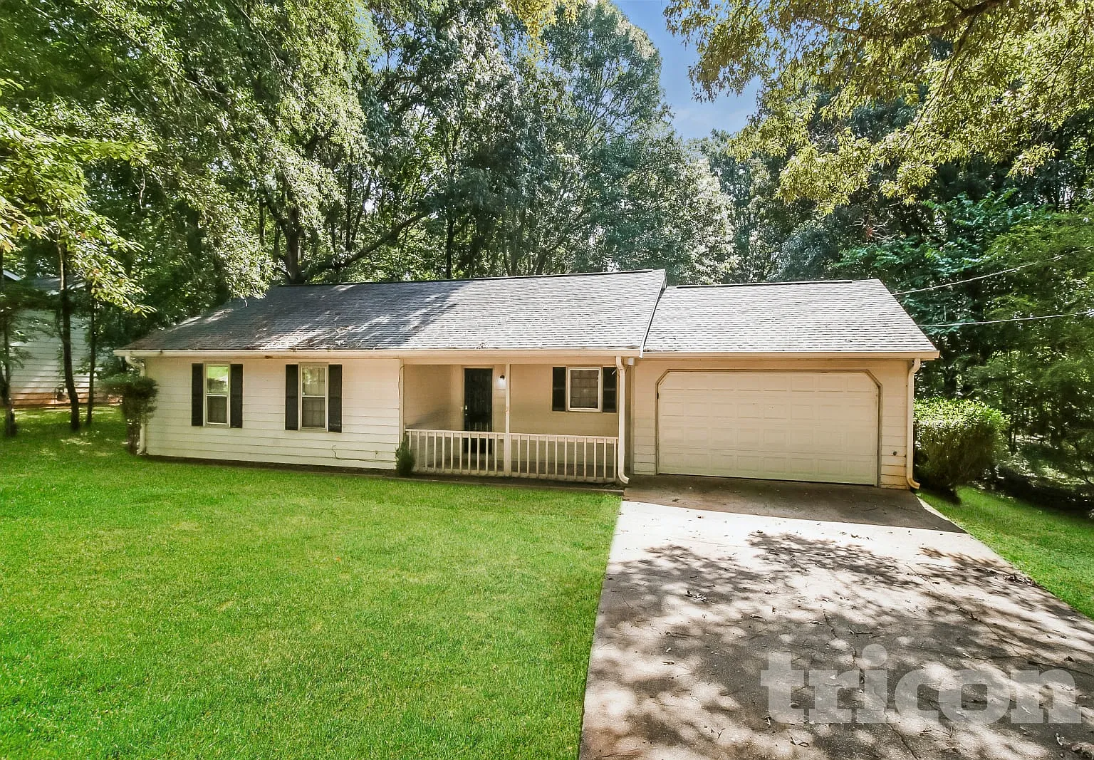 140 E Country Woods Drive Covington GA — Photo 1
