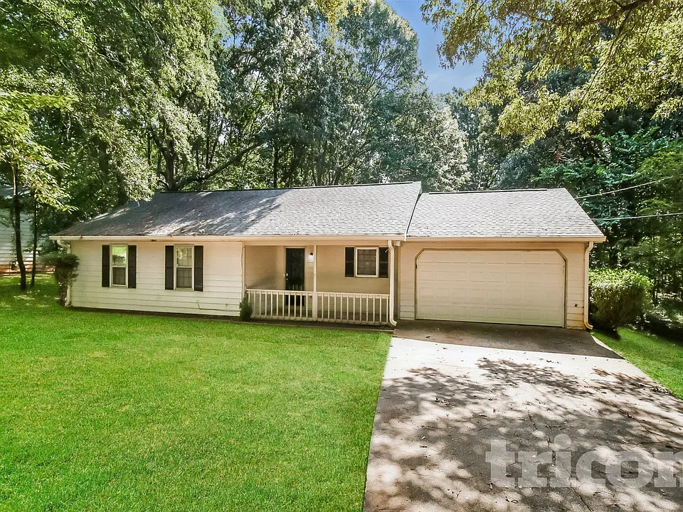 140 E Country Woods Dr
