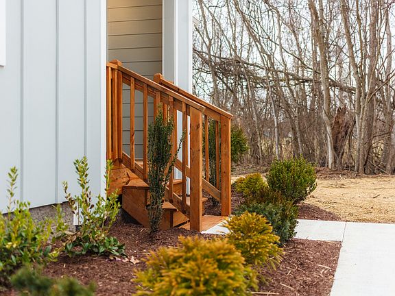 3rd image of 809 Swinging Bridge Rd