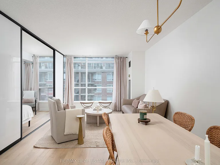 942 Yonge St #616 — Photo 6
