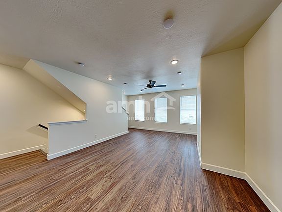 4th image of 10998 S Trocadero Ave