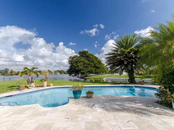 431 NW 96th Ave, Pembroke Pines, FL 33024