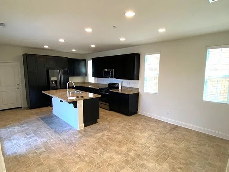 1824 Blue Sage Ln — Photo 3