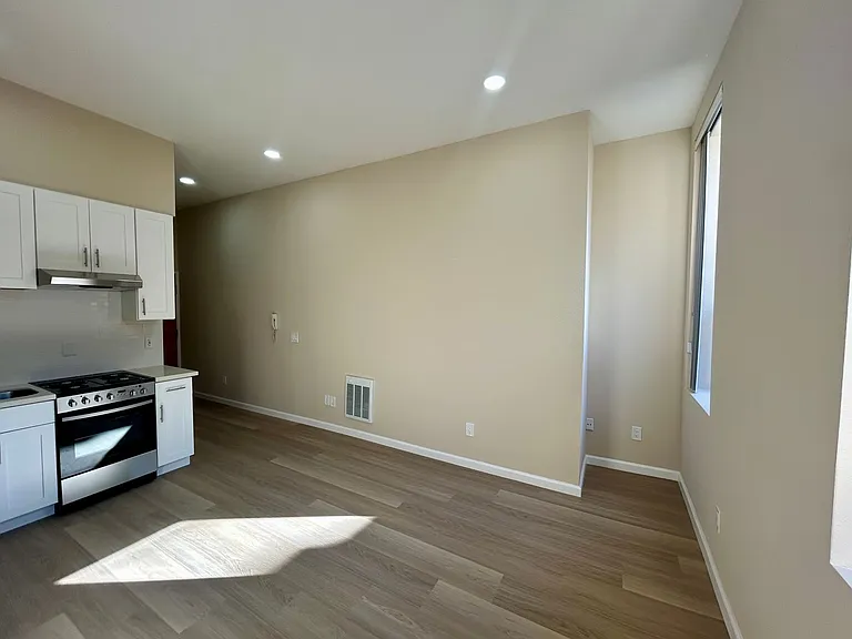 1012 Grant Ave #2E — Photo 5