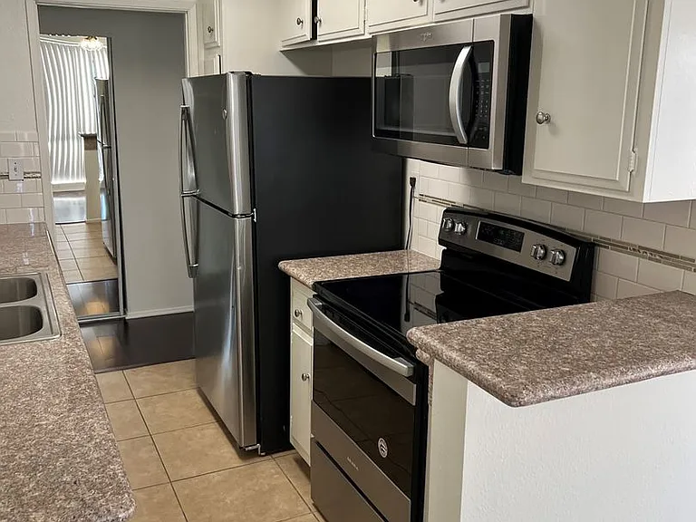 079 - 1306 N Columbus — Photo 18