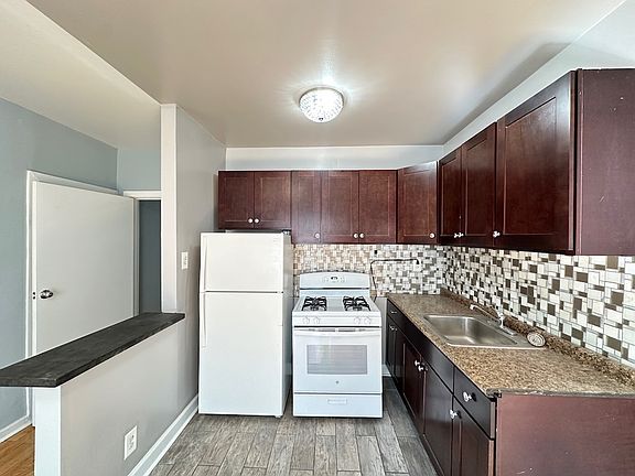 2nd image of 5662 N Ridge Ave #E2