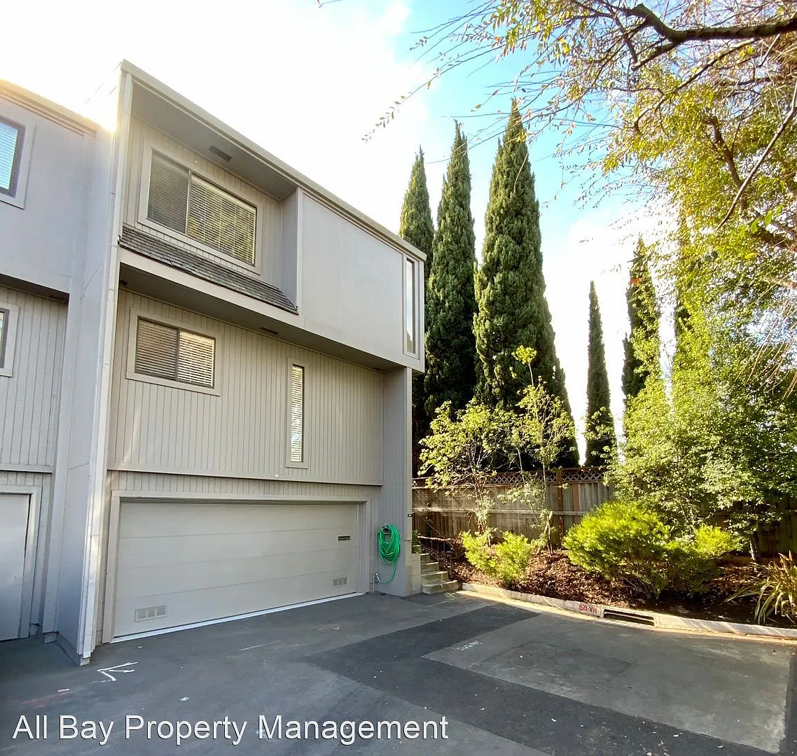1098 Azalea Ct photo 1
