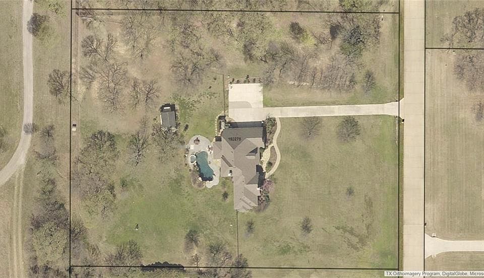 2nd image of 505 W Hickory Ridge Cir