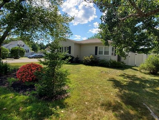 495 Shea St Fitchburg Ma 01420 Zillow