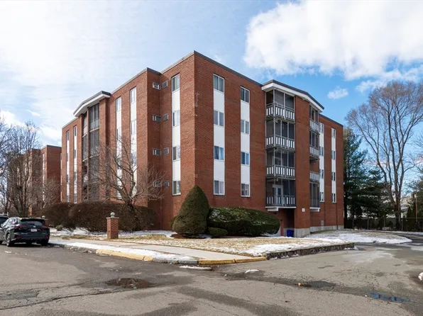 31 Lodgen Ct APT 2H, Malden, MA 02148