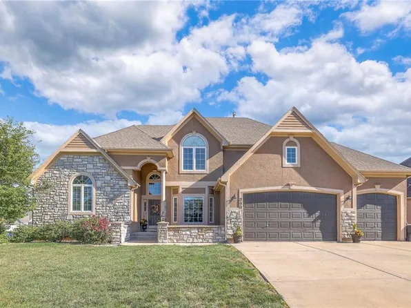 290 SW Point Shore Dr, Lees Summit, MO 64082