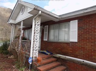 1024 4th Ave, Montgomery, WV 25136