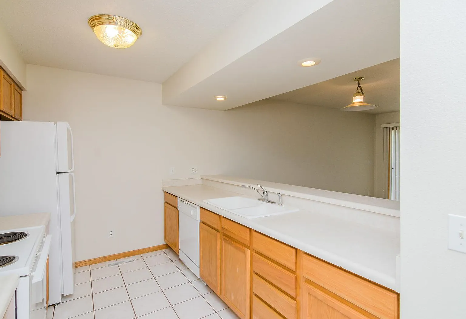 3 bed, 2.5 bath, 1750 sqft, $1,860 — Photo 4