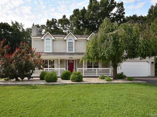 2489 Trinity Ct, Oxford, MI 48371