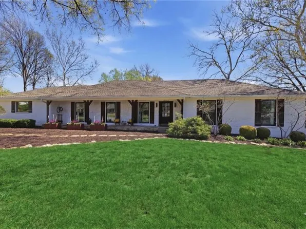10409 Pawnee Ln, Leawood, KS 66206