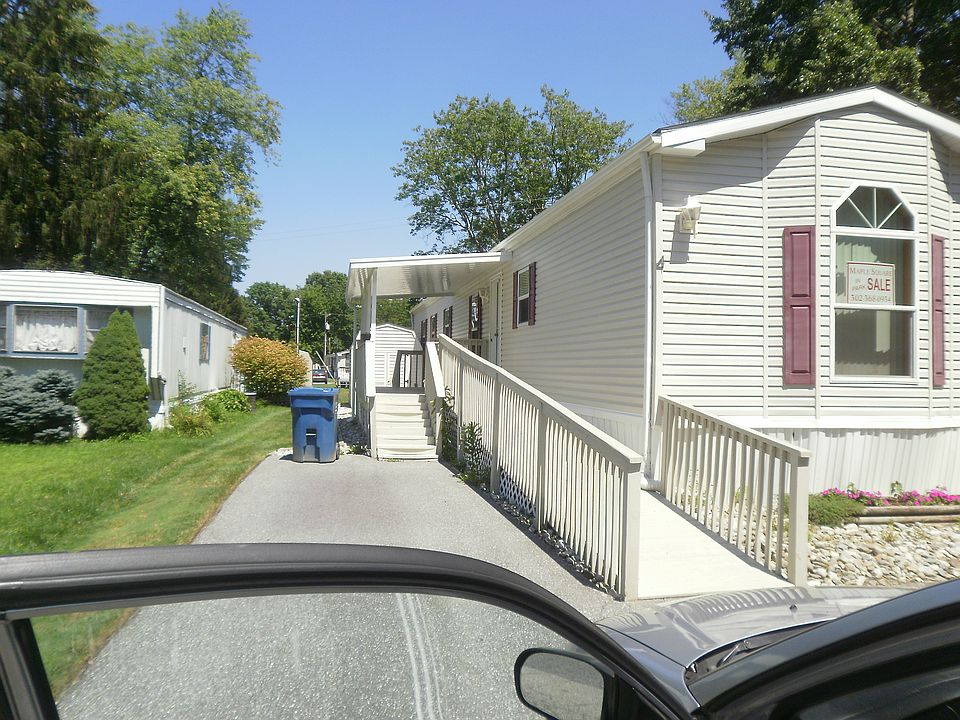 1st image of 4 Holly Oak Dr