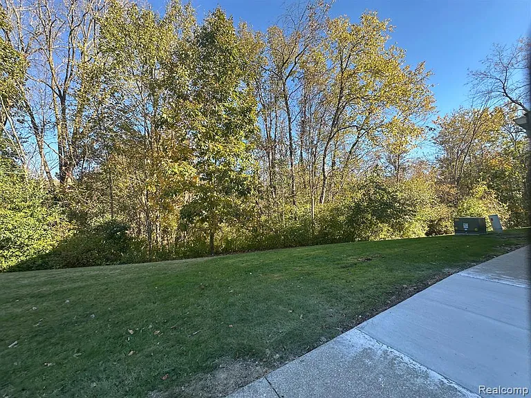 12101 Pinehurst Ln — Photo 3