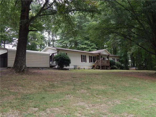 1811 Sechrist Loop, Pilot Mountain, NC 27041
