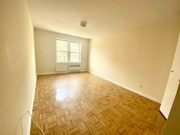 3rd image of 144-10 Roosevelt Ave #5EC