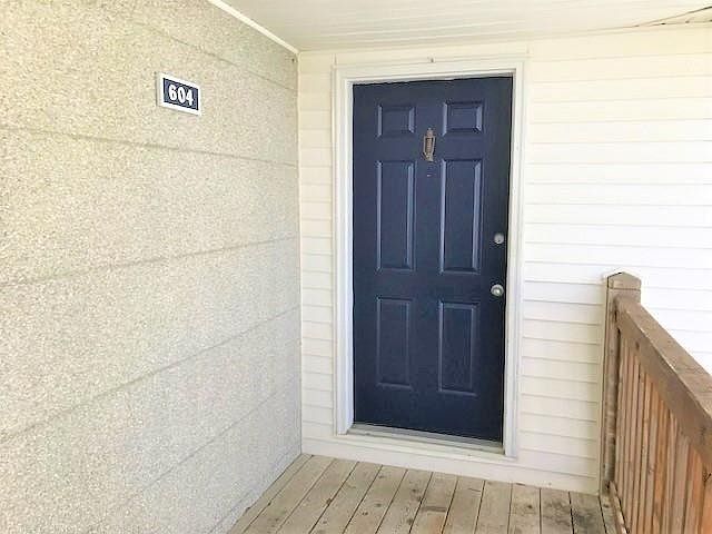 1st image of 604 W Island Square Dr