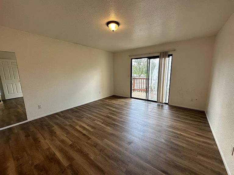 581 Ledwith Ct — Photo 16