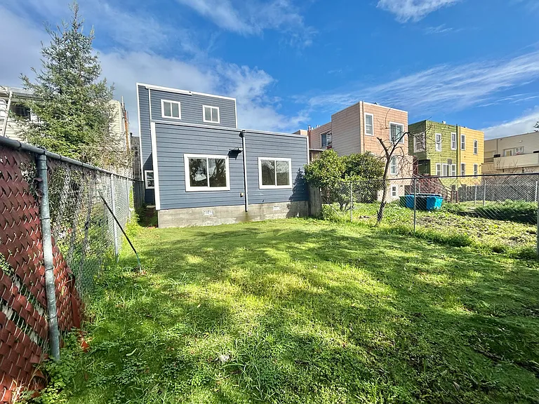 1379 Revere Ave #B — Photo 31