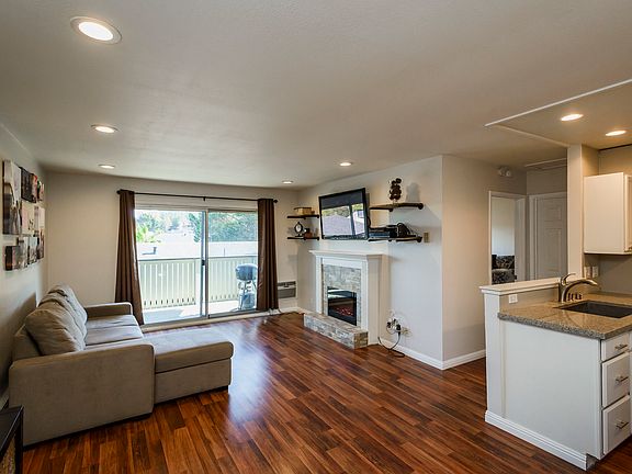 2nd image of 117 Piccadilly Pl APT H