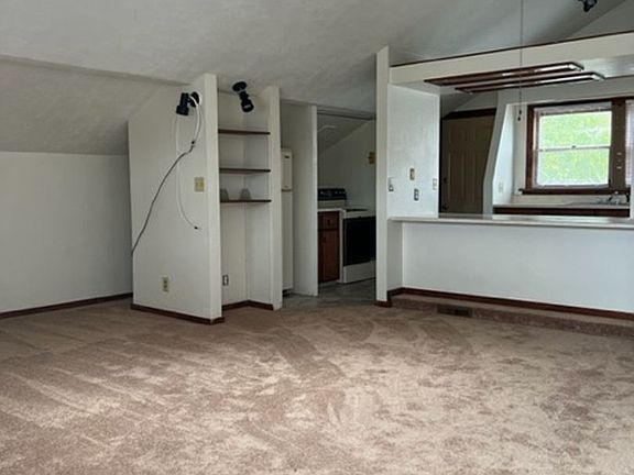 3rd image of 227 1/2 E Franklin Ave