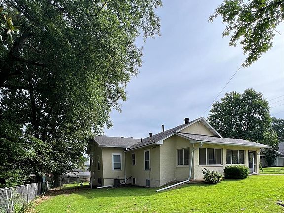 3rd image of 1001 Kinzer St