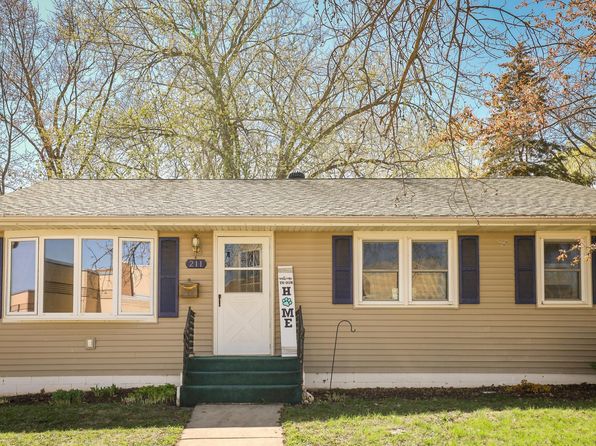 211 Beech St, Chaska, MN 55318