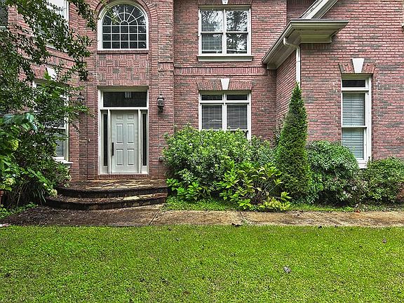 2nd image of 2714 Briarlake Woods Way NE