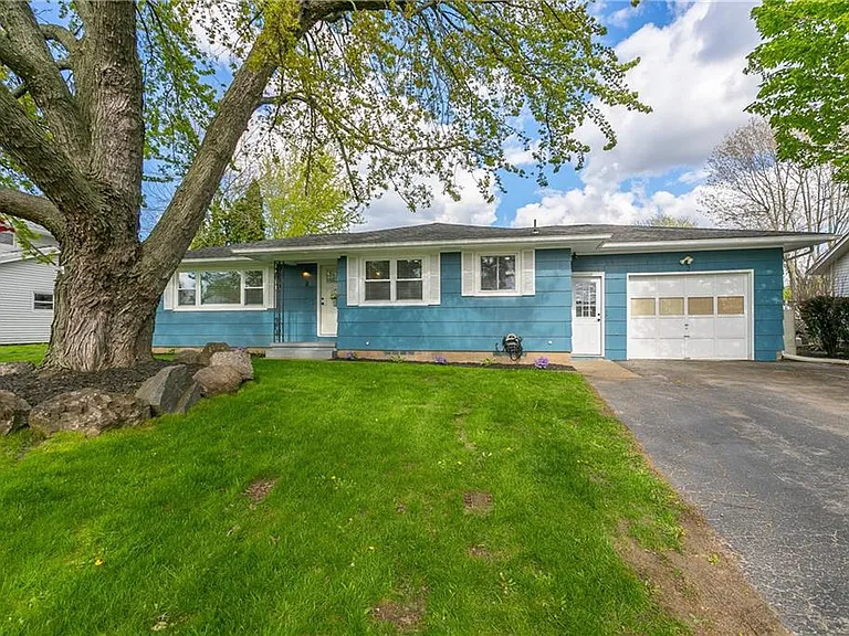 2 Kennedy Cir — Photo 1