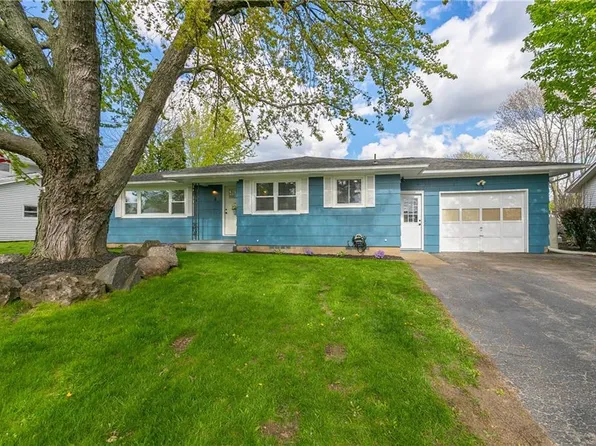 2 Kennedy Cir, Rochester, NY 14609