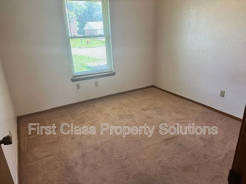 3 bed, 2.0 bath, 1275 sqft, $1,275 — Photo 4