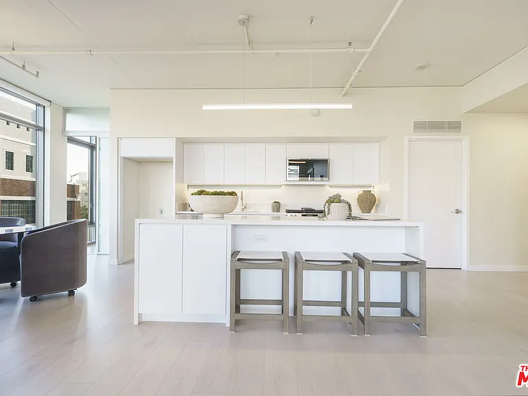 1100 S Hope St #716 — Photo 9