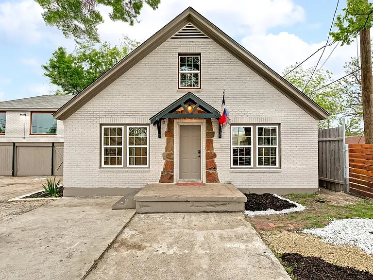 2310 Gladstone Dr — Photo 10