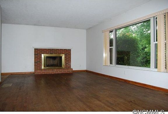 3rd image of 1004 Park Place Trl