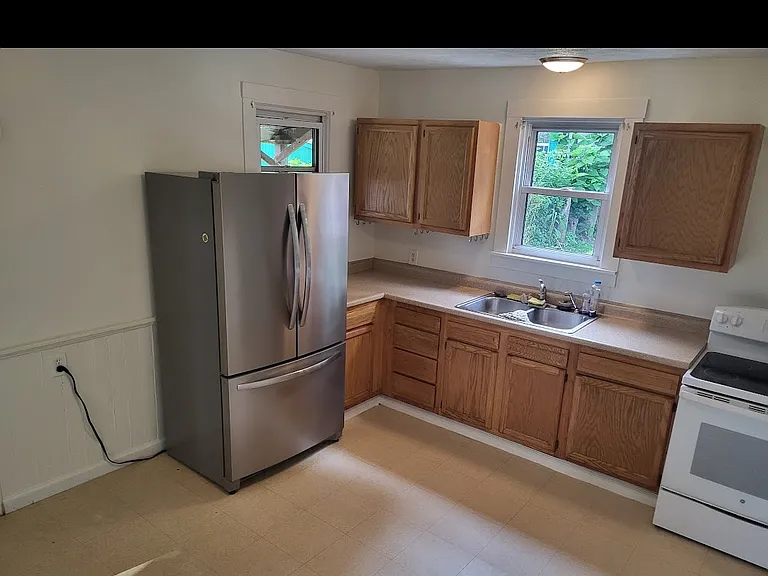 138 Caroline Ave — Photo 14