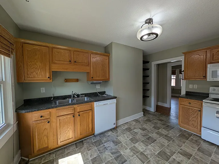 100 Gibbs St — Photo 13