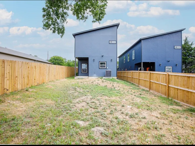 2732 Camel Ct — Photo 14