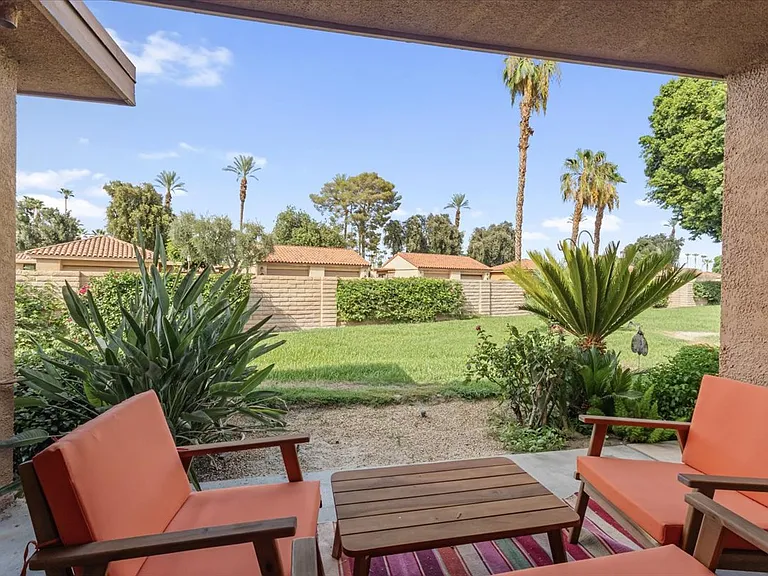 44 Malaga Dr — Photo 26