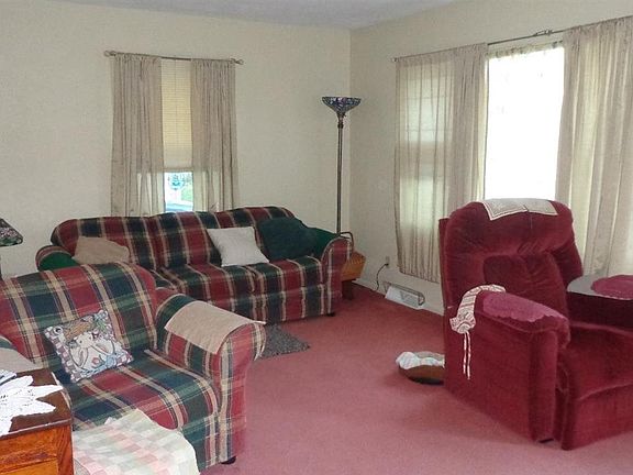 2nd image of 1421 S Queens Dr
