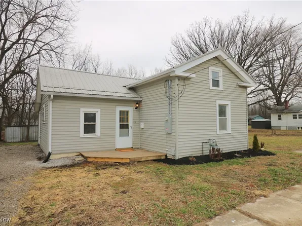 45 N Railroad St, New London, OH 44851