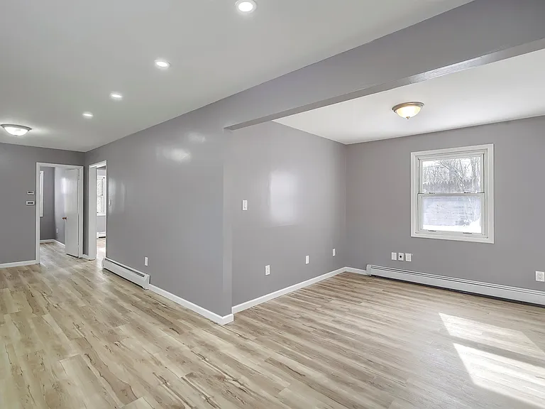 447 Clove Rd — Photo 11
