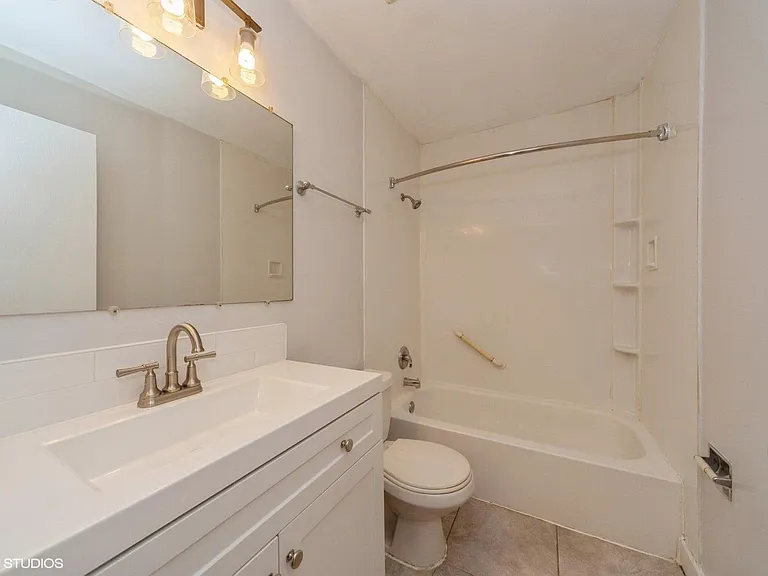 2217 Nichols Rd #E — Photo 11