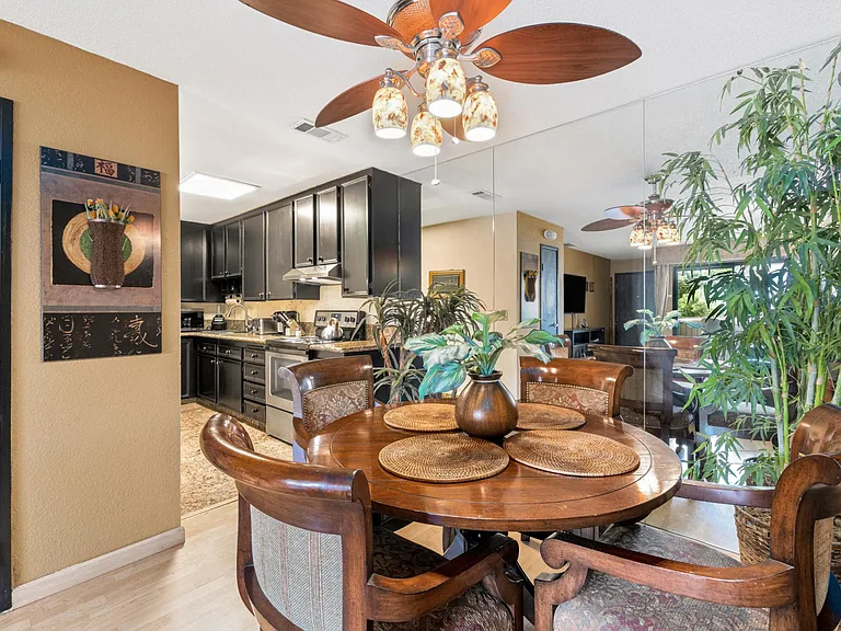 2822 N Auburn Ct #208 — Photo 9